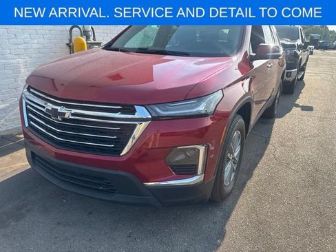 Certified 2023 Chevrolet Traverse LT FWD image 1