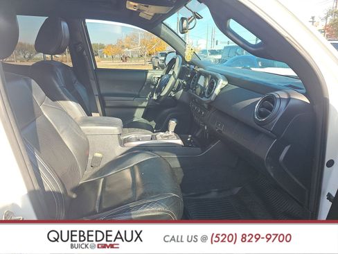 Used 2017 Toyota Tacoma TRD Sport image 14