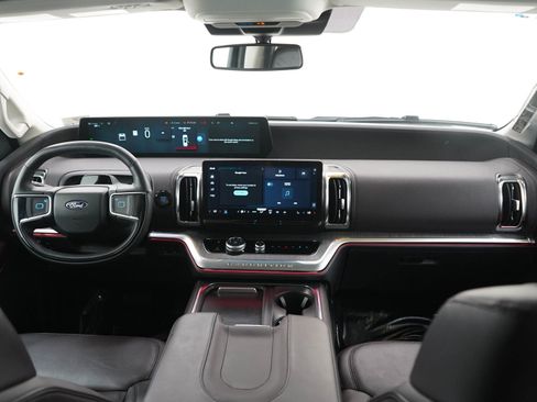 Used 2025 Ford Expedition Max Platinum w/ Platinum Ultimate Package AWD/4WD image 14