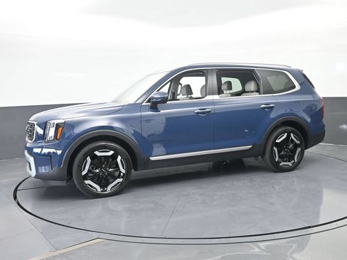 Used 2024 Kia Telluride S w/ S Sunroof Package FWD image 2