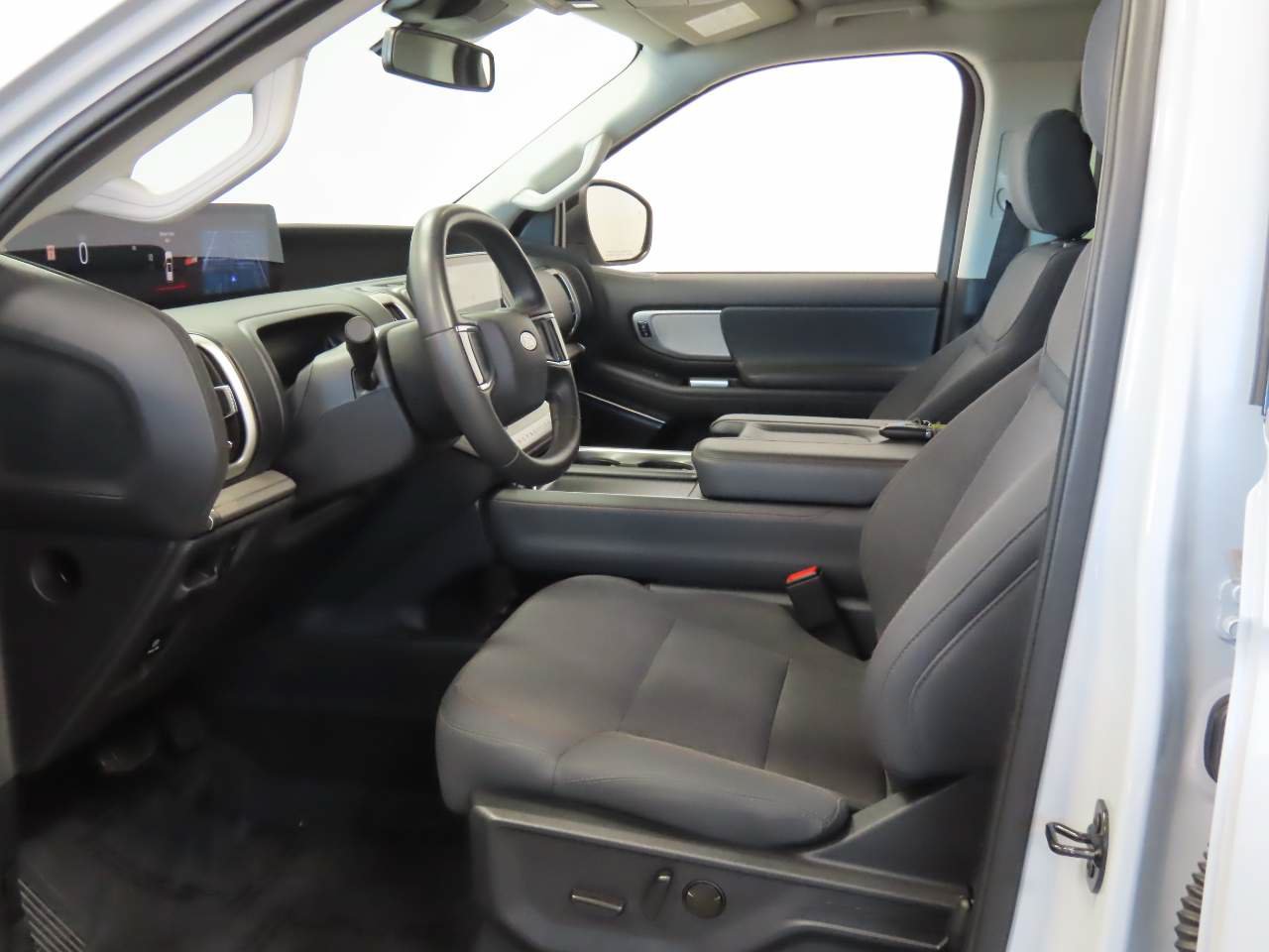 Used 2025 Ford Expedition Active RWD image 15