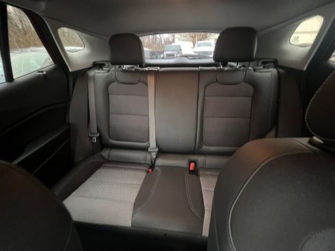 Used 2025 Chevrolet Trax LT w/ LT Convenience Package image 32