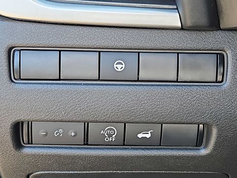 Used 2025 Nissan Rogue SV FWD image 23