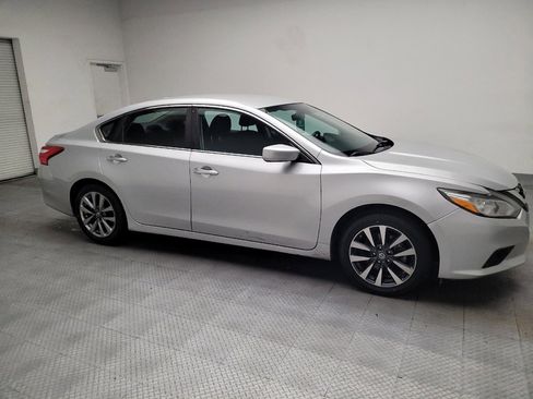 Used 2017 Nissan Altima 2.5 SV FWD image 11