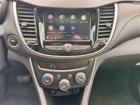 Used 2019 Chevrolet Trax LT w/ LT Convenience Package FWD image 18