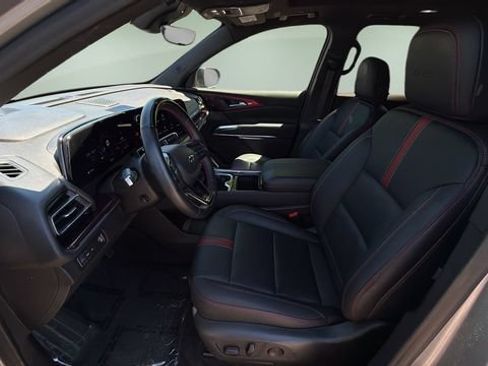 Used 2024 Chevrolet Traverse RS FWD image 18