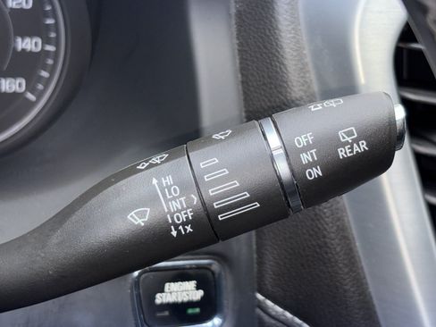 Used 2023 GMC Acadia SLT FWD image 10