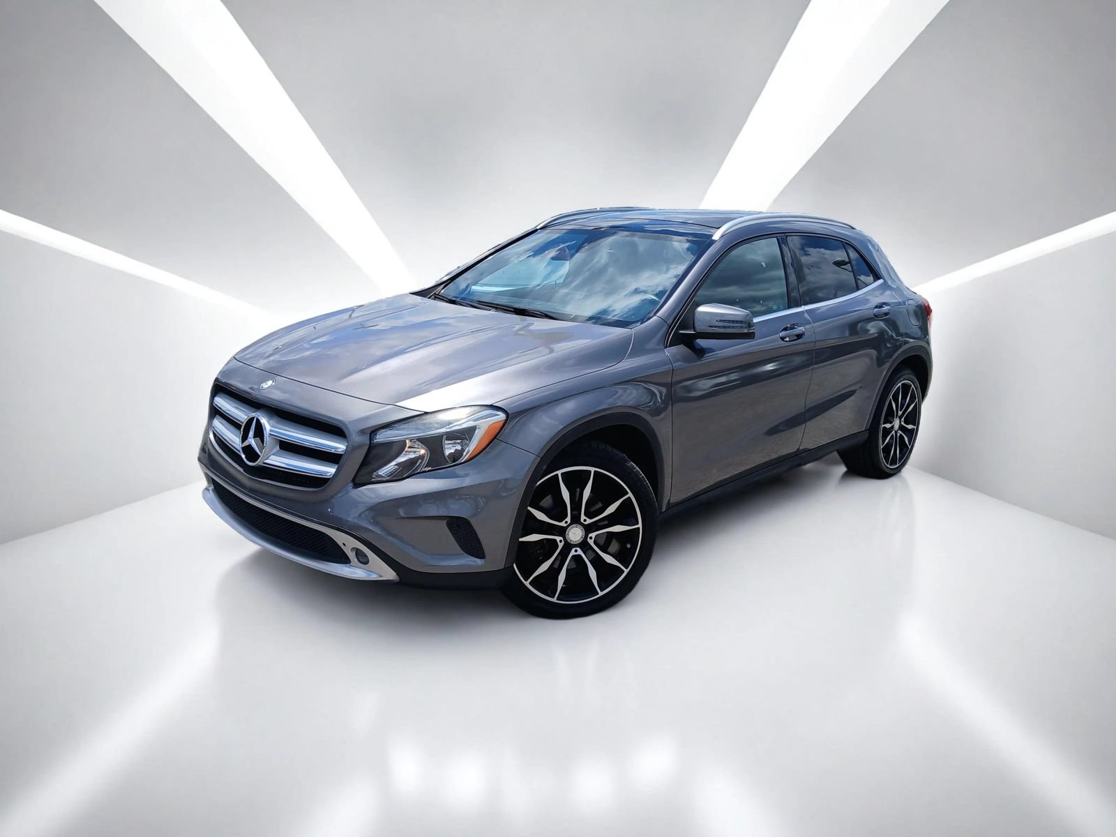 Used 2017 Mercedes-Benz GLA 250 w/ Premium Package image 2