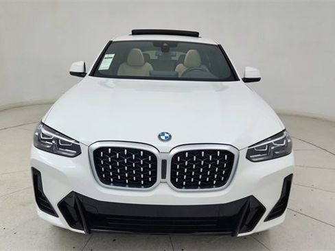 Used 2025 BMW X4 xDrive30i image 2