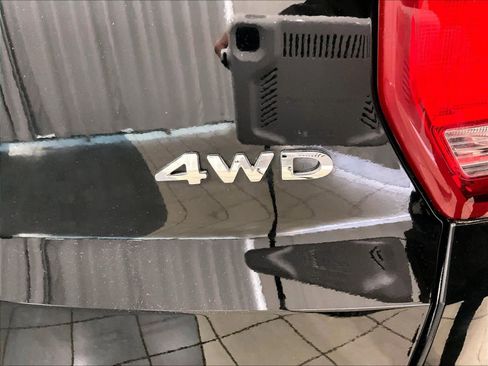 Used 2017 Ford Explorer XLT w/ Equipment Group 202A image 30