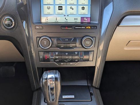 Used 2018 Ford Explorer XLT w/ Equipment Group 202A AWD/4WD image 15