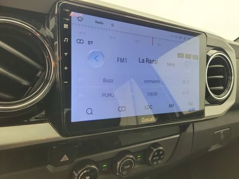 Used 2018 Toyota Tacoma TRD Sport w/ Technology Package RWD image 24