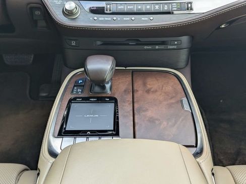 Used 2018 Lexus LS 500 w/ Interior Upgrade Package RWD image 18