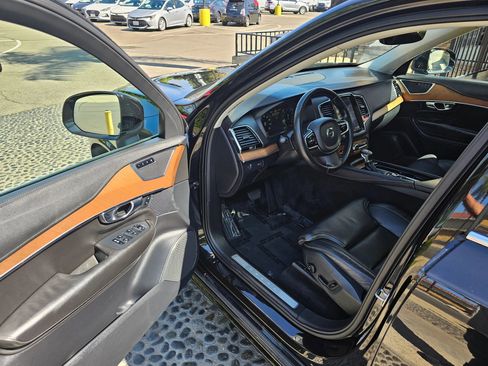 Used 2016 Volvo XC90 T6 Inscription w/ Vision Package image 9