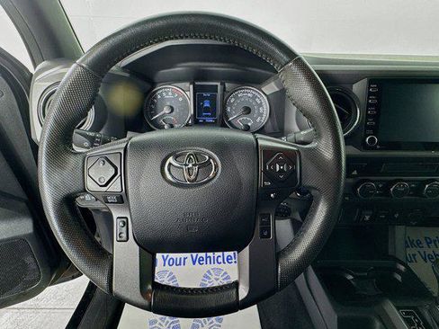 Certified 2021 Toyota Tacoma TRD Off-Road AWD/4WD image 11