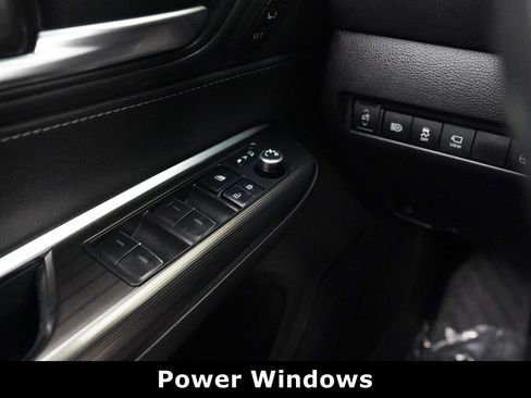 Used 2022 Toyota Venza Limited image 31