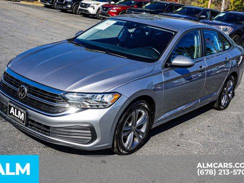 Used 2024 Volkswagen Jetta SE image 14