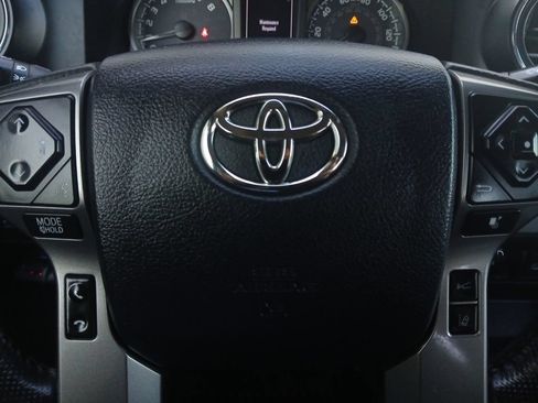 Used 2018 Toyota Tacoma SR5 RWD image 5