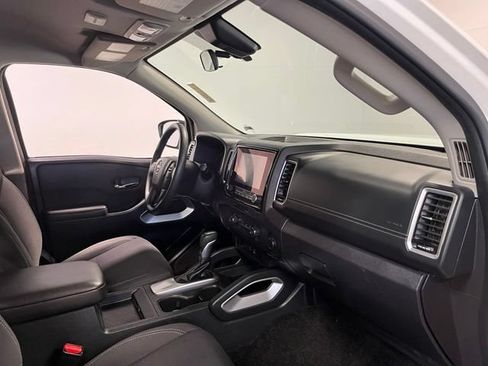 Used 2024 Nissan Frontier SV RWD image 10