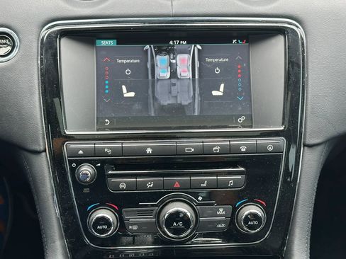Used 2016 Jaguar XJ R-Sport RWD image 40