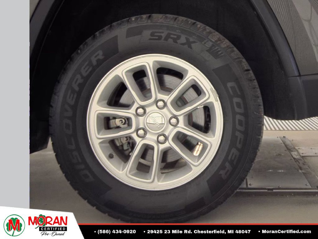 Used 2020 Jeep Grand Cherokee Laredo AWD/4WD image 10