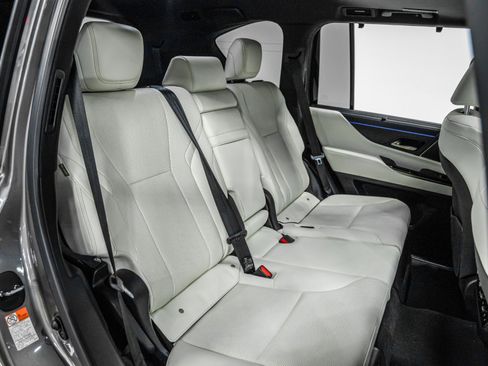 Used 2024 Lexus LX 600 4WD w/ Luxury Package image 33