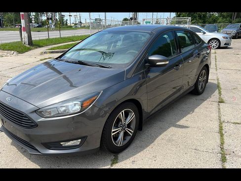 Used 2016 Ford Focus SE FWD image 1