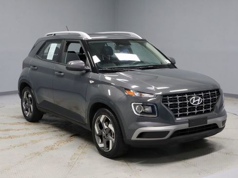 Used 2025 Hyundai Venue SEL FWD image 1