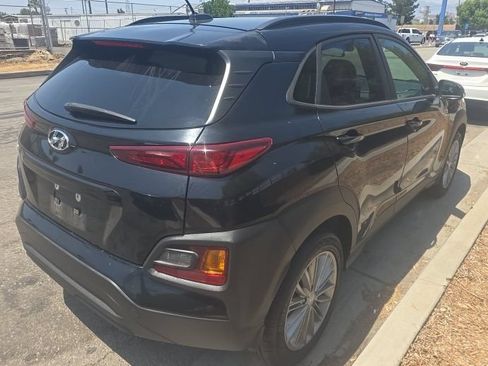 Used 2018 Hyundai Kona SEL w/ SEL Tech Package 02 FWD image 2