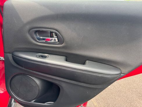 Used 2018 Honda HR-V LX image 24