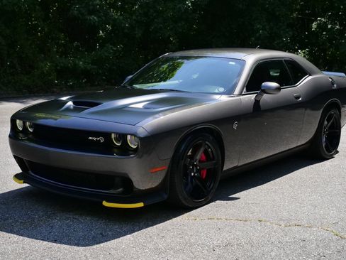 Used 2018 Dodge Challenger SRT Hellcat RWD image 6