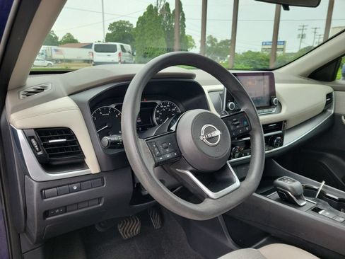 Used 2023 Nissan Rogue SV FWD image 18