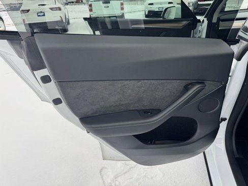 Used 2025 Tesla Model Y Long Range image 19