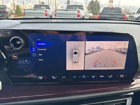 Used 2024 Chevrolet Traverse Z71 image 28