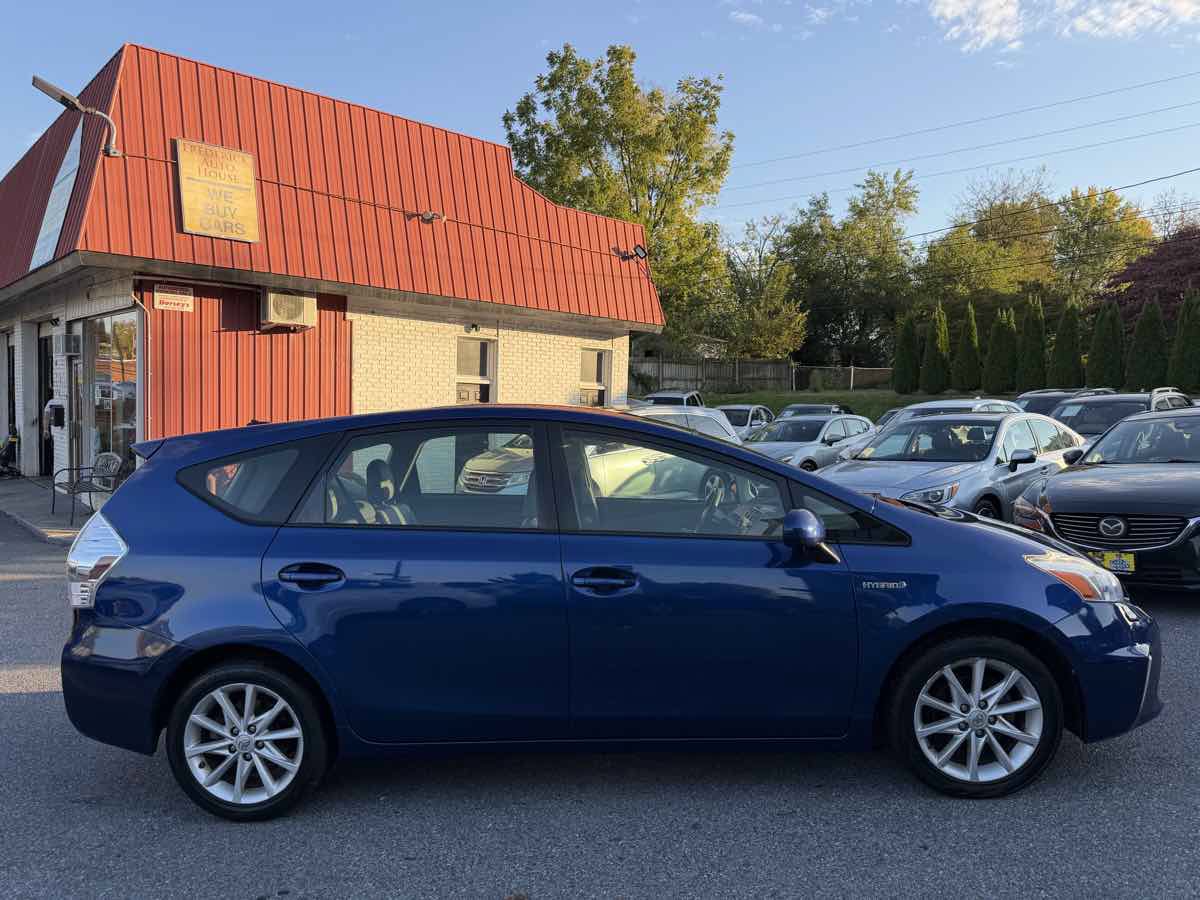 Used 2012 Toyota Prius V Five FWD image 8