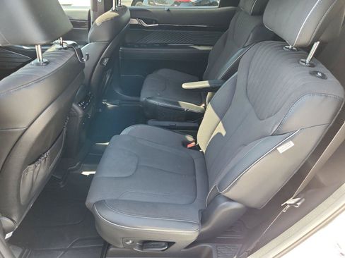 Used 2025 Hyundai Palisade AWD image 12