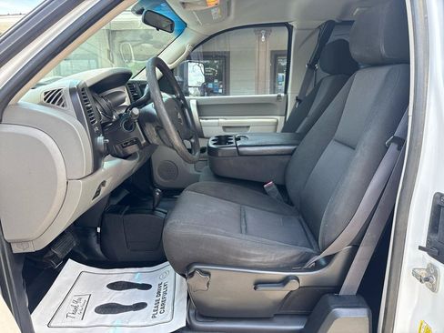 Used 2011 Chevrolet Silverado 2500 W/T AWD/4WD image 9