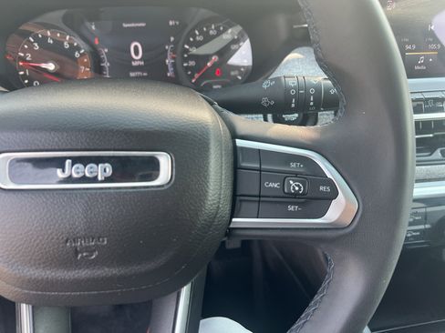 Used 2022 Jeep Compass Latitude image 13
