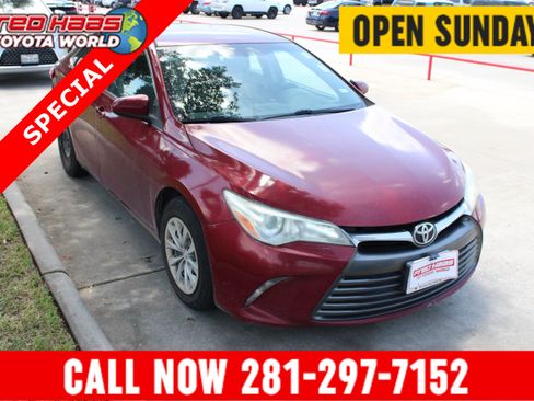 Used 2016 Toyota Camry LE FWD image 1