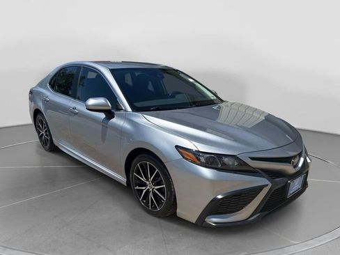 Used 2021 Toyota Camry SE FWD image 9