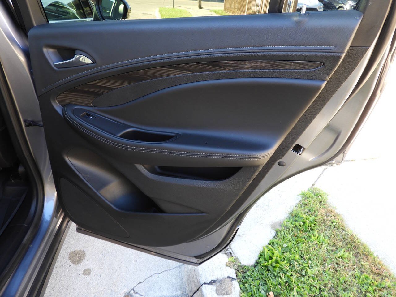 Used 2019 Buick Envision Premium AWD/4WD image 39