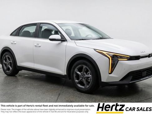 Used 2025 Kia K4 LXS FWD image 1