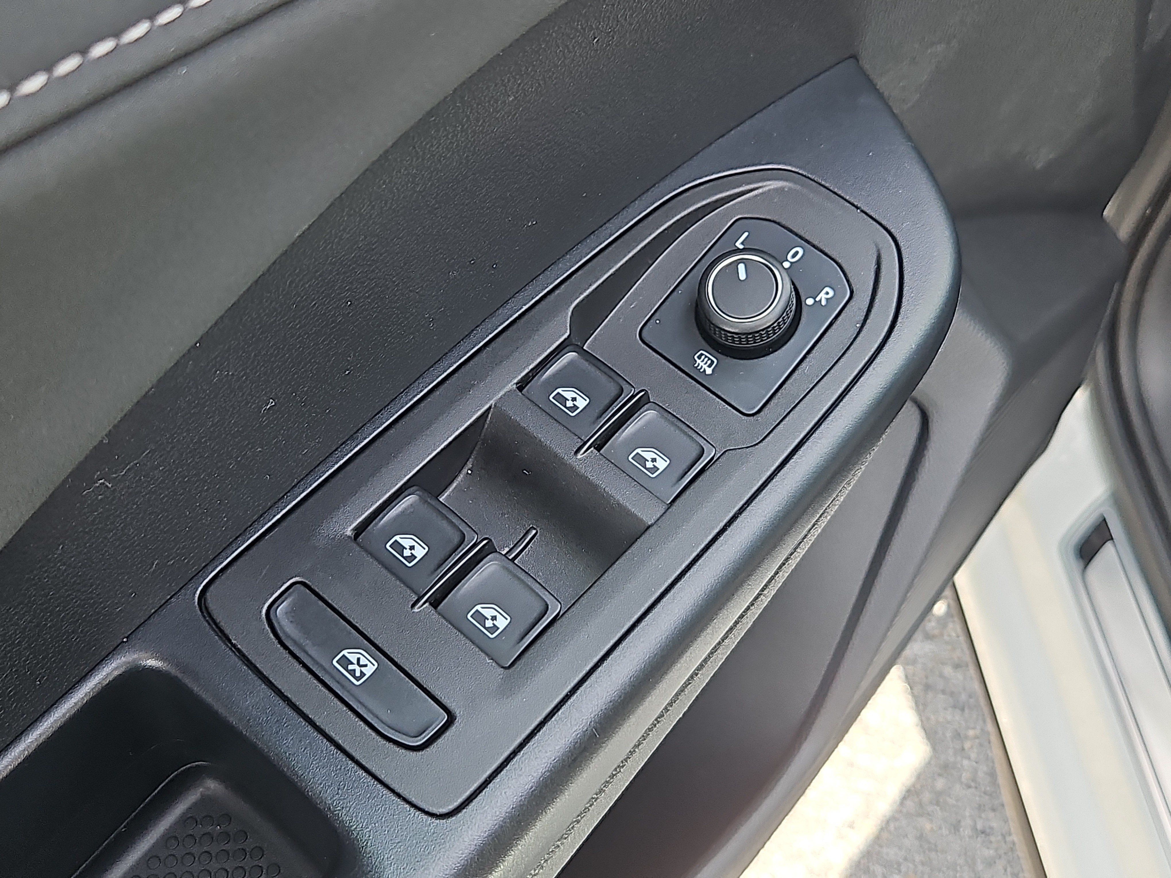 Used 2025 Volkswagen Taos SE AWD/4WD image 19