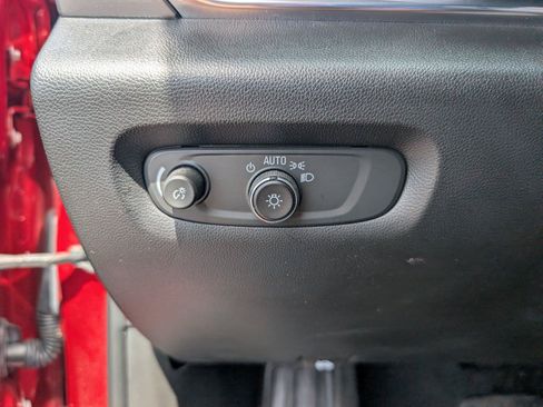 Used 2023 Chevrolet Traverse LT FWD image 28