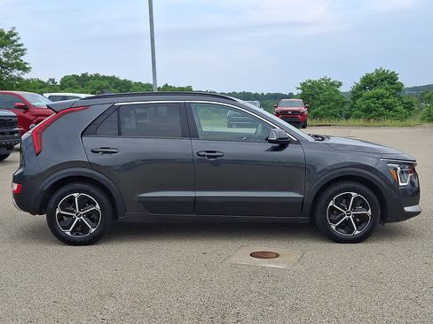 Used 2024 Kia Niro EX FWD image 7