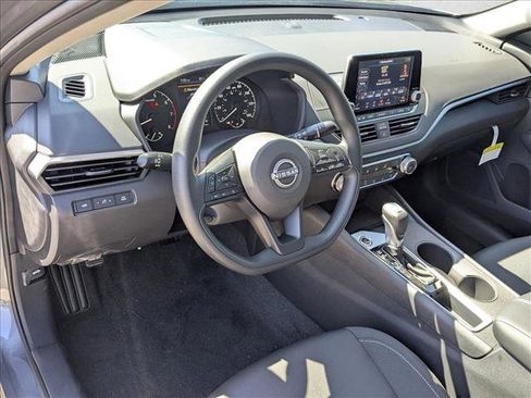 Certified 2025 Nissan Altima 2.5 S image 3