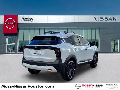 New 2026 Nissan Kicks SR image 2