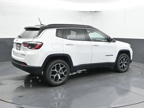 Used 2025 Jeep Compass Limited AWD/4WD image 2