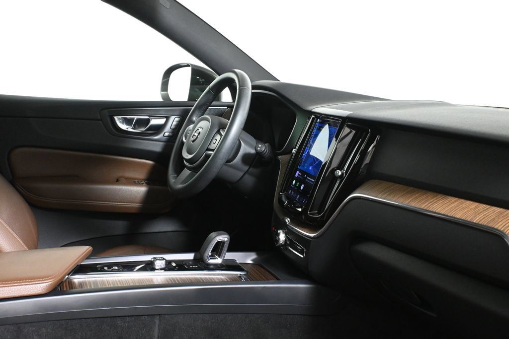 Used 2022 Volvo XC60 B5 Momentum w/ Climate Package AWD/4WD image 29