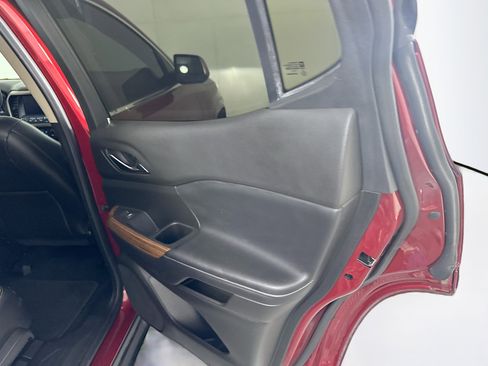 Used 2019 GMC Acadia Denali image 31